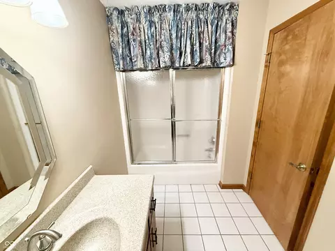 Bath - 621 Elm Dr, Plainfield, IN 46168 photo 3 of 3
