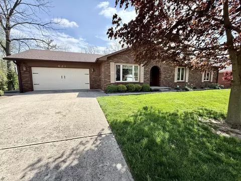 Exterior - 621 Elm Dr, Plainfield, IN 46168 photo 2 of 12