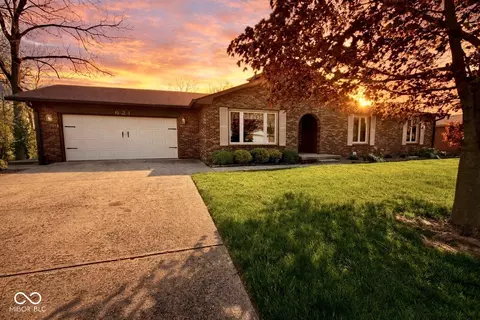 621 Elm Dr, Plainfield, IN 46168