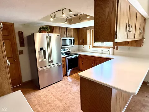 Kitchen - 621 Elm Dr, Plainfield, IN 46168 photo 3 of 3