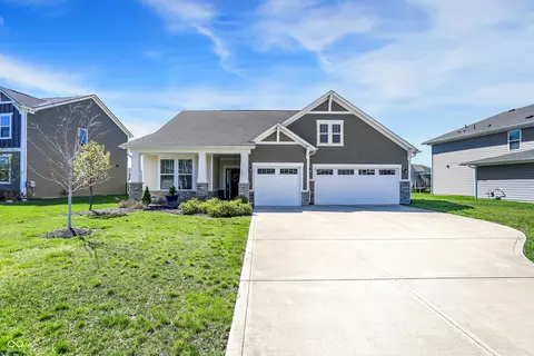 8239 Peggy Ct, Zionsville, IN 46077