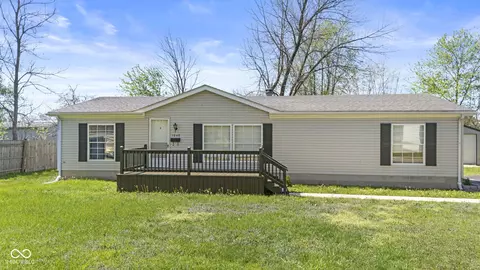 1048 N 1st St, Austin, IN 47102