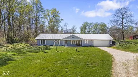 4566 S Sommerville Rd, Scottsburg, IN 47170