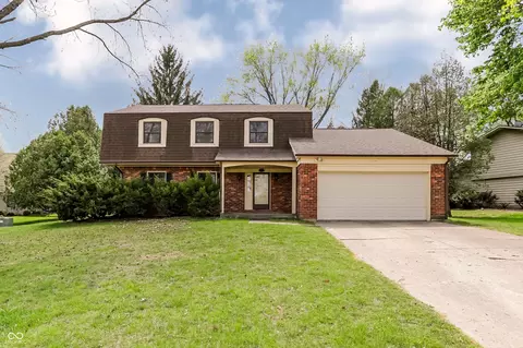 35 Village Ct, Zionsville, IN 46077