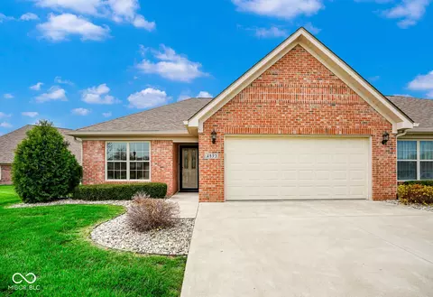 4893 W Harrisburg Ct, New Palestine, IN 46163