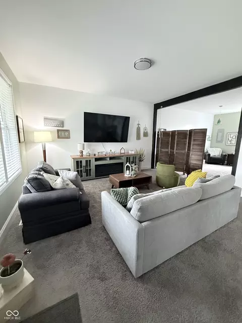 607 E South St, Arcadia, IN 46030 photo 2