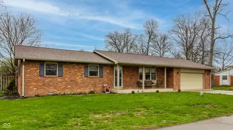 925 S Westchester Park Dr, Yorktown, IN 47396