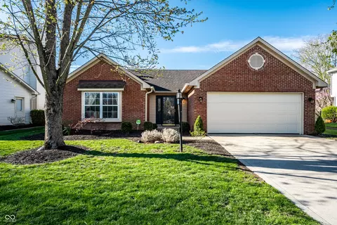 6531 Duck Pond Dr, Fishers, IN 46038