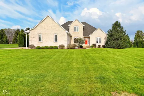 2636 S Hillview Dr, New Palestine, IN 46163