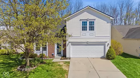 18944 Prairie Crossing Dr, Noblesville, IN 46062
