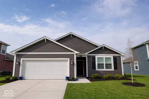 1402 Buttercup Ln, Shelbyville, IN 46176
