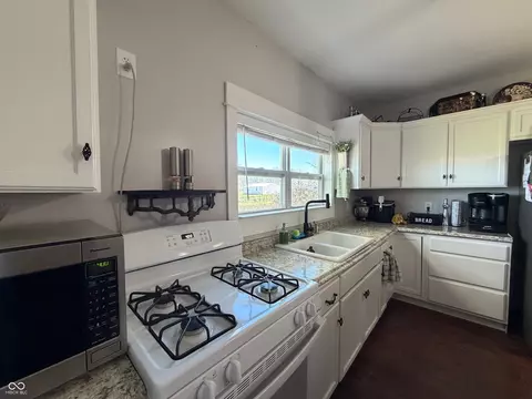 Kitchen - 861 E 800 S, Kingman, IN 47952 photo 3 of 4