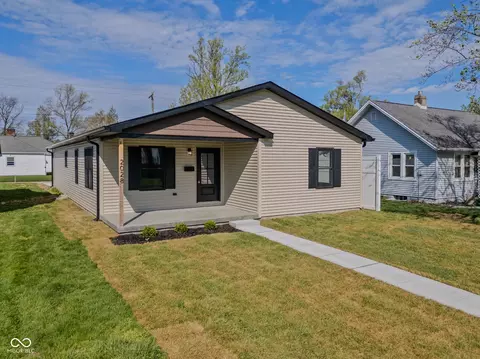 2028 Newton St, Columbus, IN 47201