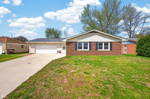 5230 Yellowwood Dr, Columbus, IN 47203