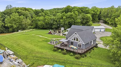9550 E Northshore Dr, Unionville, IN 47468