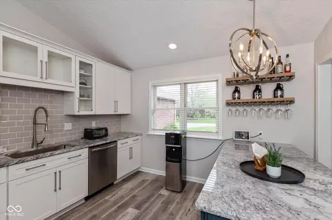 Kitchen - 6858 Steinmeier Ln, Indianapolis, IN 46220 photo 2 of 5