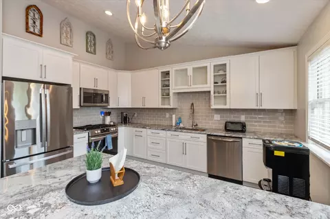 Kitchen - 6858 Steinmeier Ln, Indianapolis, IN 46220 photo 5 of 5