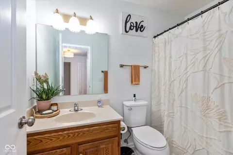 Bath - 6858 Steinmeier Ln, Indianapolis, IN 46220 photo 2 of 2