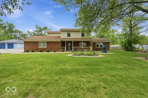 1343 S Buttercup Dr, New Palestine, IN 46163