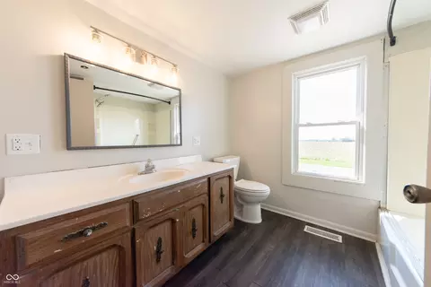 Bath - 728 N 650 E, Columbus, IN 47203 photo 1 of 2