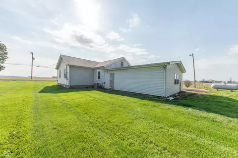 Exterior - 728 N 650 E, Columbus, IN 47203 photo 2 of 4
