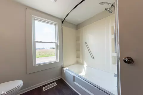 Bath - 728 N 650 E, Columbus, IN 47203 photo 2 of 2