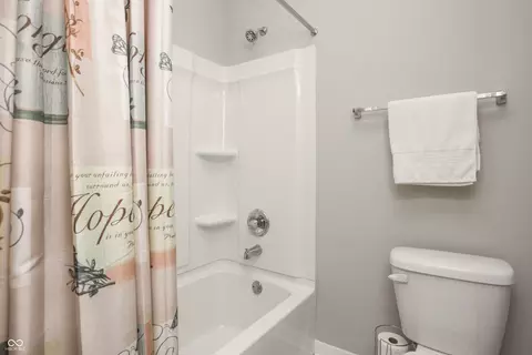 Bath - 751 Willow Ridge Ct, Plainfield, IN 46168 photo 5 of 6