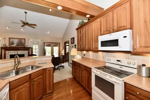 Kitchen - 764 Willow Ridge Ct, Plainfield, IN 46168 photo 6 of 7