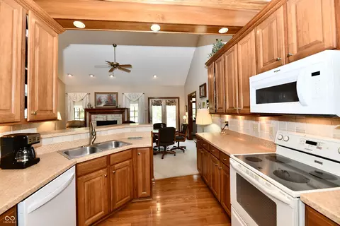 Kitchen - 764 Willow Ridge Ct, Plainfield, IN 46168 photo 5 of 7