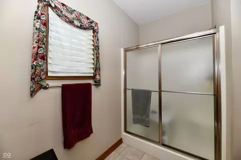 Bath - 764 Willow Ridge Ct, Plainfield, IN 46168 photo 2 of 6