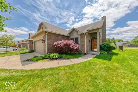 683 Cottage Ln, Greenwood, IN 46143
