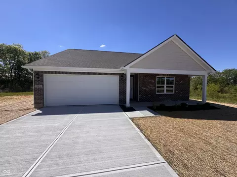 8613 N Seneca Dr, Muncie, IN 47303