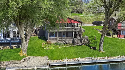 320 Lane 852 Snow Lk, Fremont, IN 46737