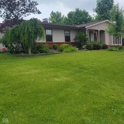 825 Parkview Dr, Rushville, IN 46173