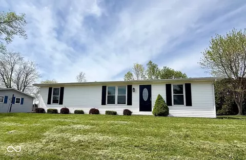 203 Pheasant Run Dr, Batesville, IN 47006