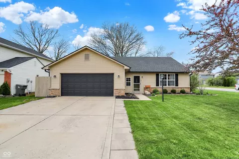8244 Amarillo Dr, Indianapolis, IN 46237