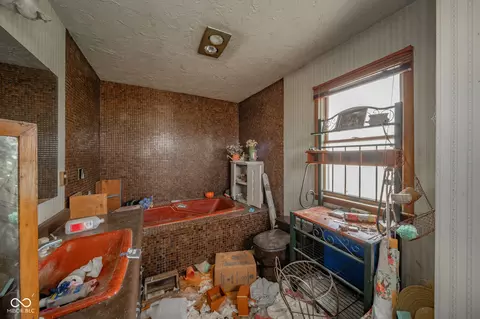 Bath - 3935 E Brown Rd, New Castle, IN 47362 photo 1 of 1