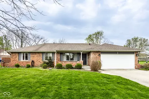 705 Green Meadow Dr, Greenwood, IN 46143