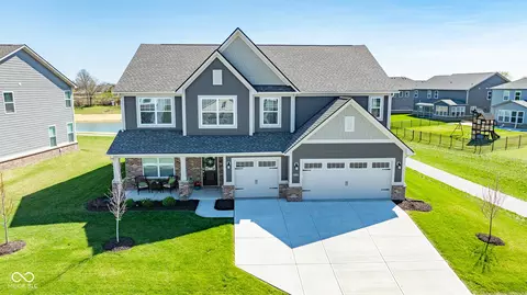 1041 Elmwood Ln, Greenwood, IN 46143