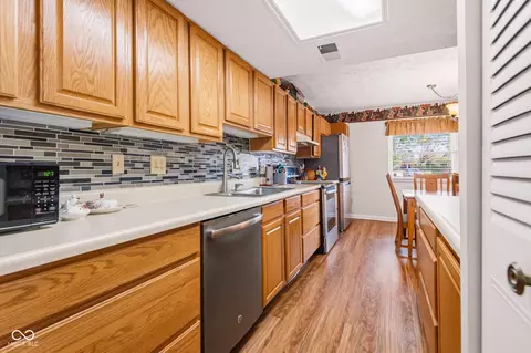 Kitchen - 2930 Abounding Dr, Columbus, IN 47201 photo 2 of 4