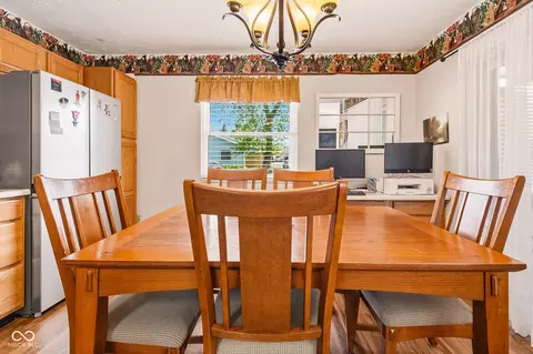 Dining - 2930 Abounding Dr, Columbus, IN 47201 photo 4 of 4
