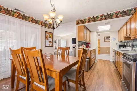 Dining - 2930 Abounding Dr, Columbus, IN 47201 photo 1 of 4