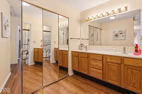 Bath - 2930 Abounding Dr, Columbus, IN 47201 photo 1 of 4