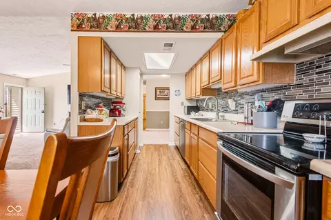 Kitchen - 2930 Abounding Dr, Columbus, IN 47201 photo 3 of 4