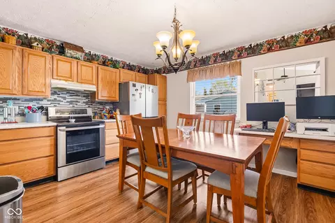 Kitchen - 2930 Abounding Dr, Columbus, IN 47201 photo 4 of 4