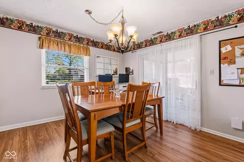 Dining - 2930 Abounding Dr, Columbus, IN 47201 photo 2 of 4
