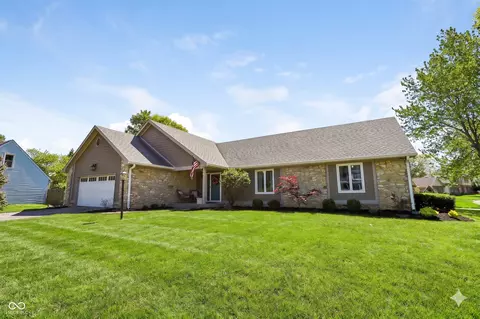 Exterior - 4625 Wembly Ln, Carmel, IN 46033 photo 2 of 11