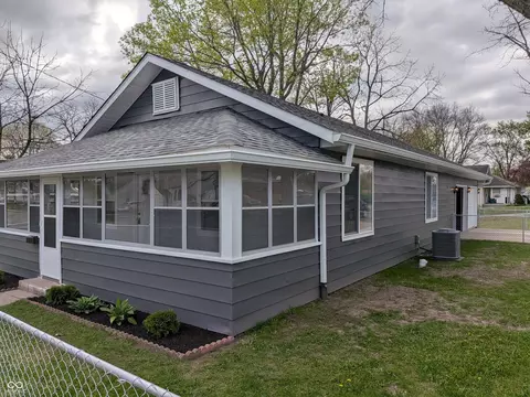 303 E 31st St, Anderson, IN 46016