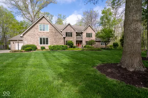 1112 N Dogwood Way, Greenfield, IN 46140