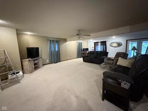 Living - 686 E Wood Ave, Clinton, IN 47842 photo 3 of 5